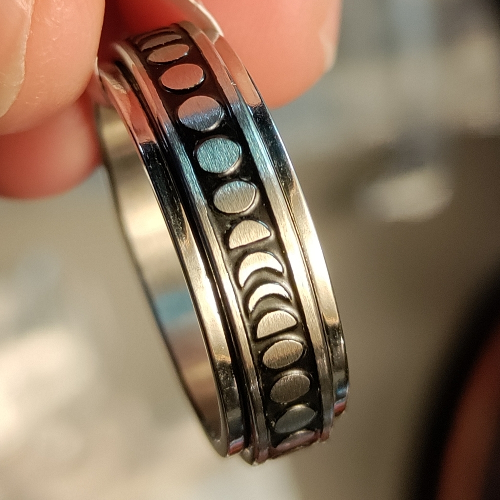 NEW Size 7 Moon Phases Black and Silver Spinner Fidget Ring
